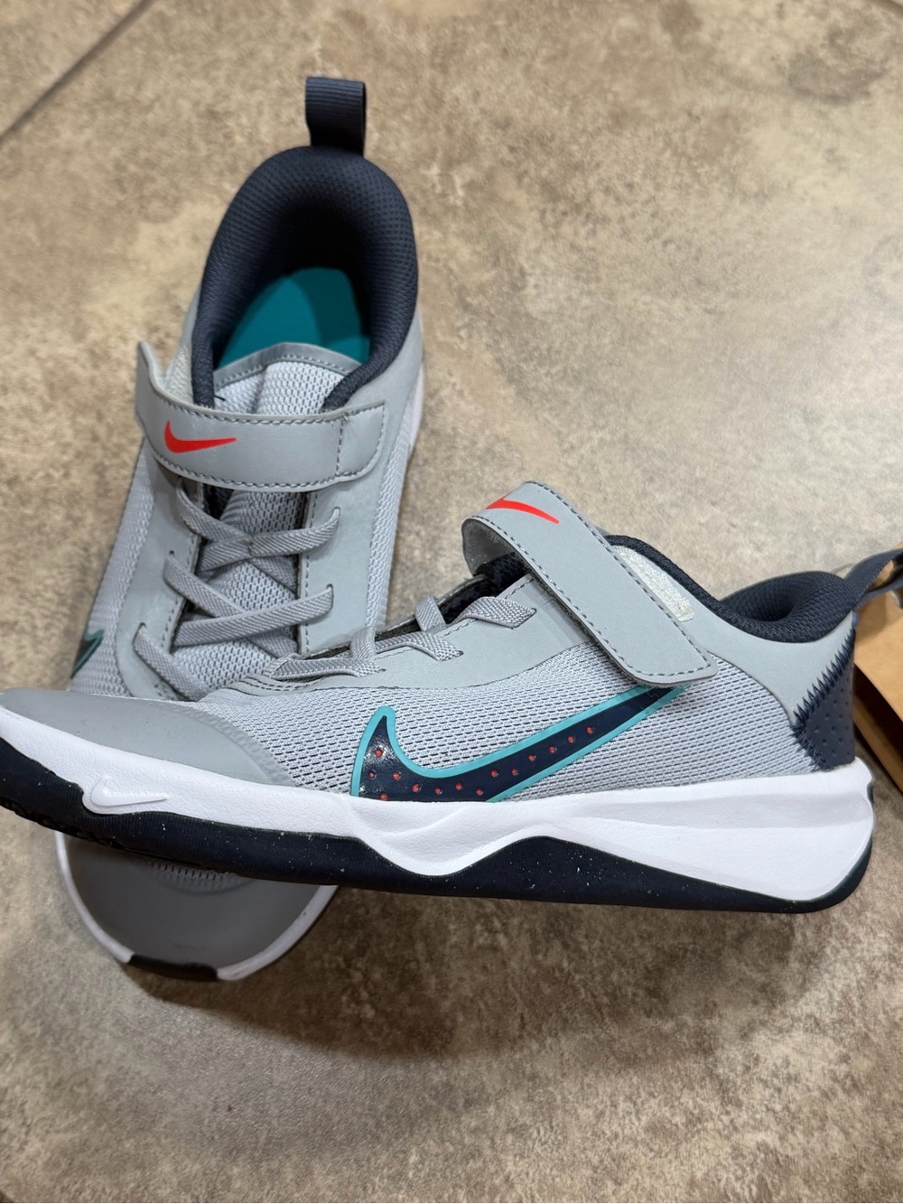 Nike Omni-Court Youth Shoes - Picture 3 of 7